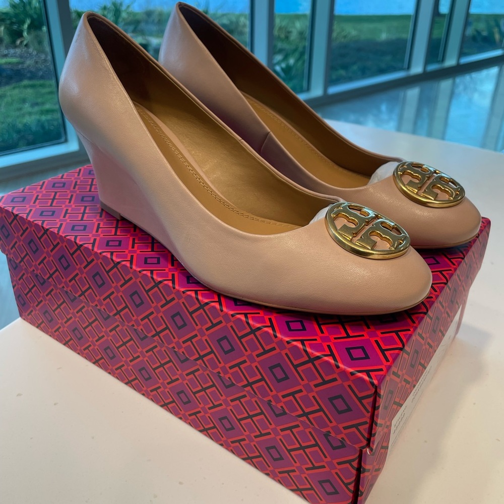 New Tory Burch Chelsea Wedge Leather size 9